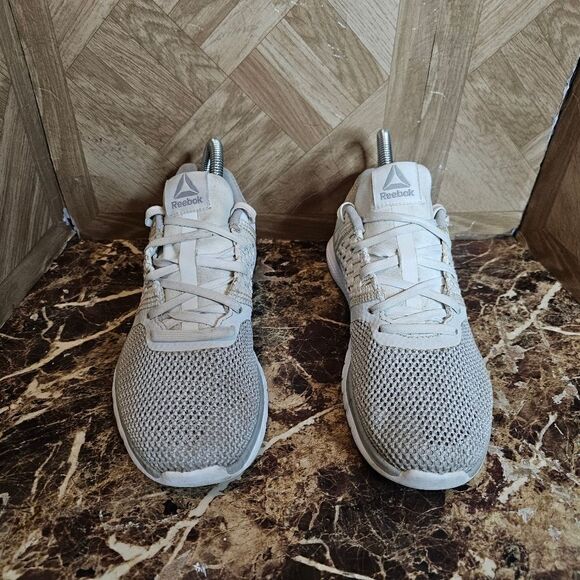 Reebok women's classic running gray shoes size 6.5.     192 - Picture 4 of 11
